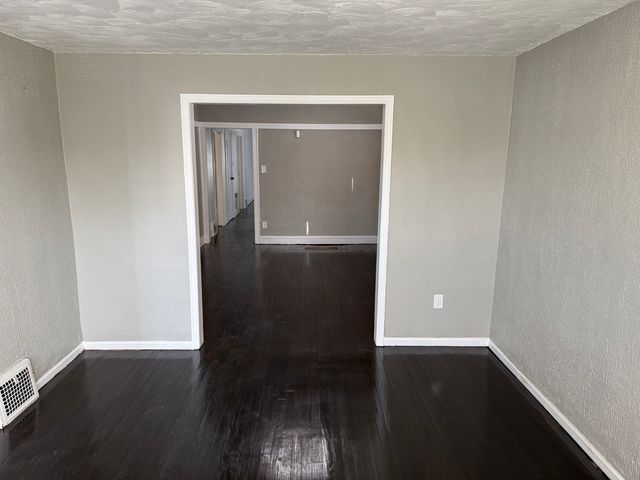 7131 S Wood Street, Chicago, IL 60636