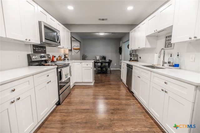 1210 N Milam Street, Seguin, TX 78155