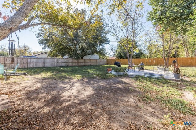 1210 N Milam Street, Seguin, TX 78155