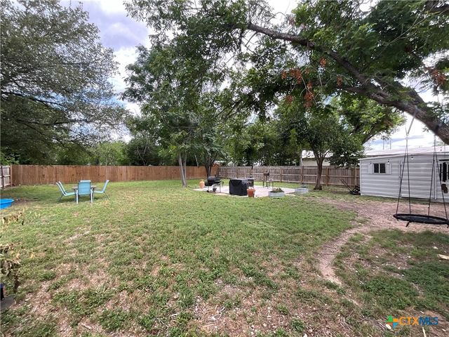 1210 N Milam Street, Seguin, TX 78155