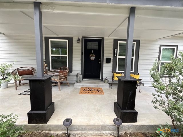 1210 N Milam Street, Seguin, TX 78155