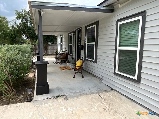 1210 N Milam Street, Seguin, TX 78155