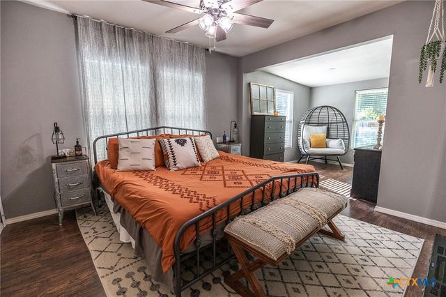1210 N Milam Street, Seguin, TX 78155
