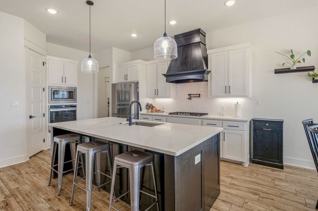 435 Creekside Court, Weatherford, TX 76087