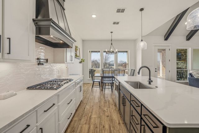 435 Creekside Court, Weatherford, TX 76087