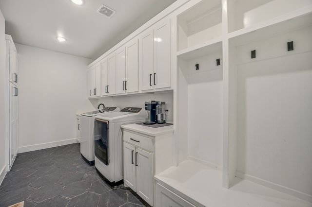 435 Creekside Court, Weatherford, TX 76087