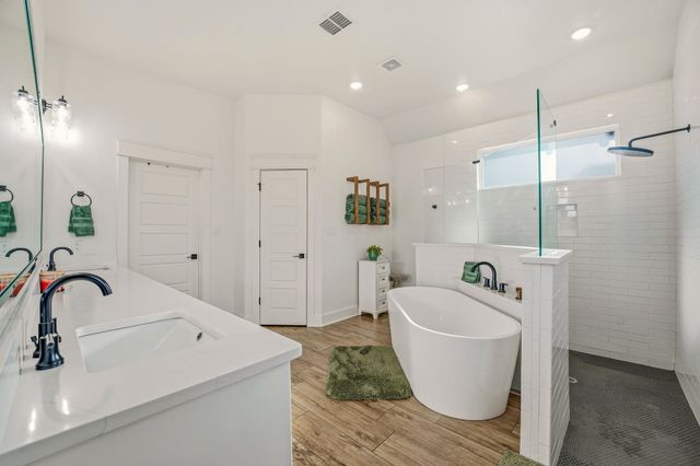 435 Creekside Court, Weatherford, TX 76087