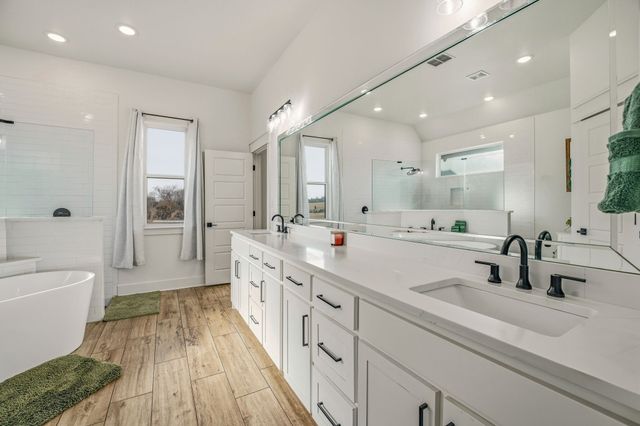 435 Creekside Court, Weatherford, TX 76087