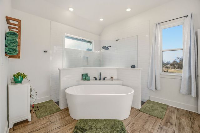 435 Creekside Court, Weatherford, TX 76087