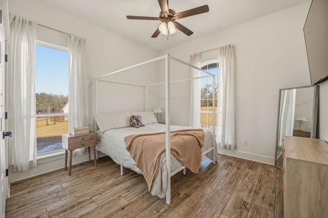 435 Creekside Court, Weatherford, TX 76087