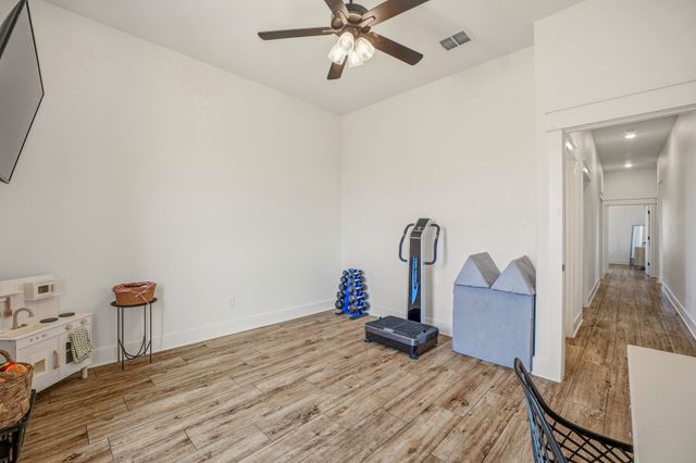 435 Creekside Court, Weatherford, TX 76087