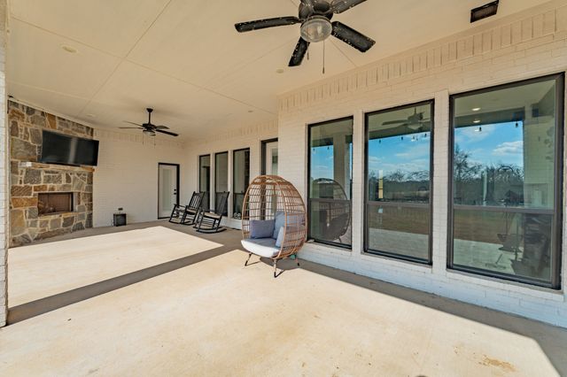 435 Creekside Court, Weatherford, TX 76087