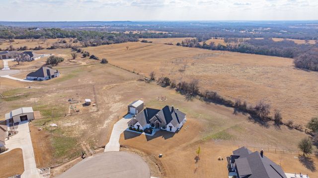 435 Creekside Court, Weatherford, TX 76087