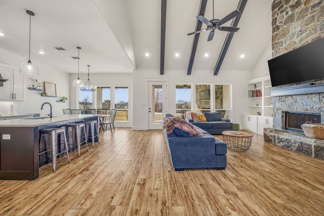 435 Creekside Court, Weatherford, TX 76087