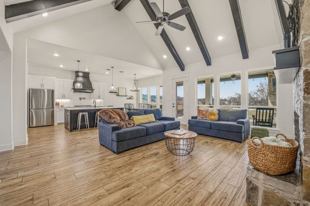 435 Creekside Court, Weatherford, TX 76087