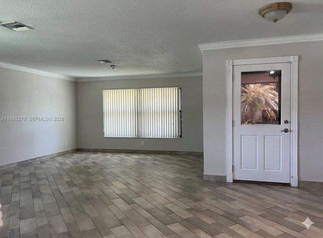 633 NE 2nd St, Dania Beach, FL 33004