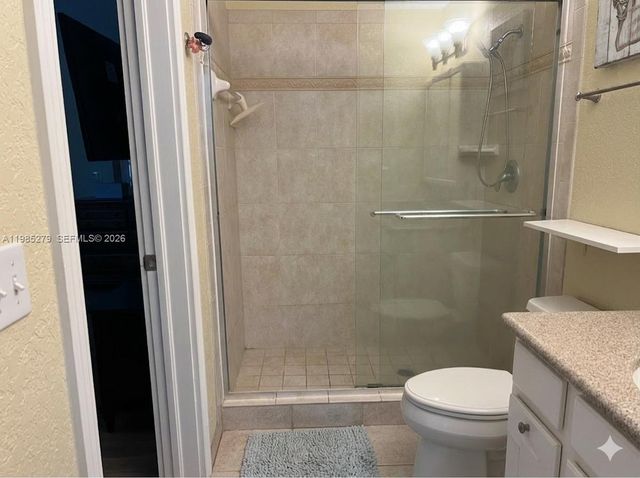 633 NE 2nd St, Dania Beach, FL 33004