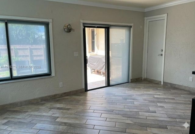 633 NE 2nd St, Dania Beach, FL 33004