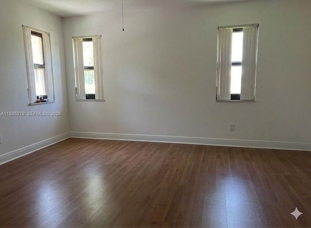 633 NE 2nd St, Dania Beach, FL 33004