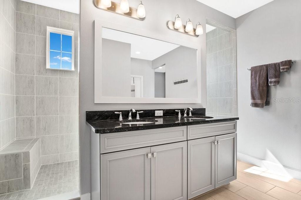 Image 20 of property listing at 593 LAKE WILDMERE COVE, Longwood, FL 32750