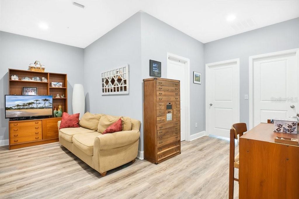 Image 23 of property listing at 593 LAKE WILDMERE COVE, Longwood, FL 32750