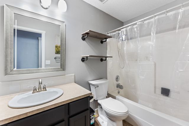 600 Laramie Cir, Maize, KS 67101