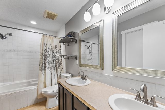 600 Laramie Cir, Maize, KS 67101