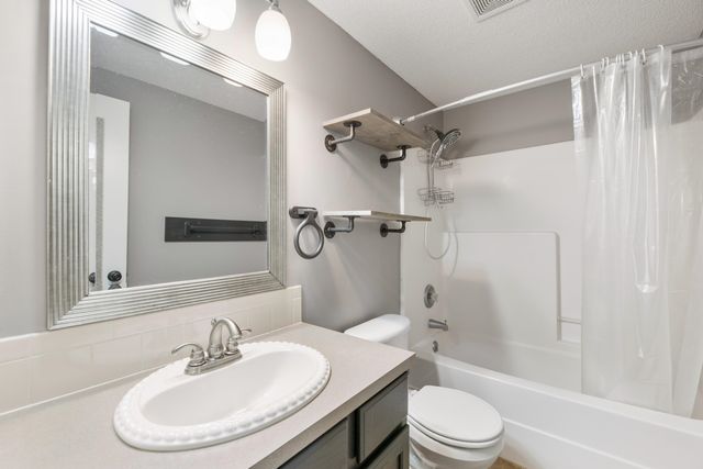 600 Laramie Cir, Maize, KS 67101