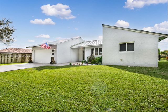 5757 SW 113th Ave, Cooper City, FL 33330