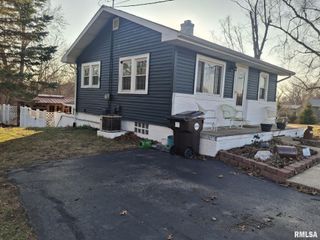 671 N PLEASANT HILL Road, East Peoria, IL 61611