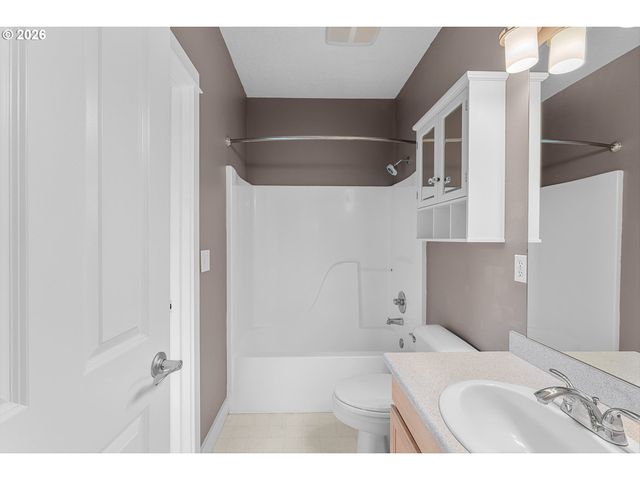 1443 Ne VILLAGE St, Fairview, OR 97024