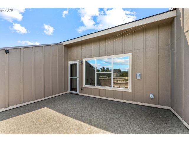 1443 Ne VILLAGE St, Fairview, OR 97024