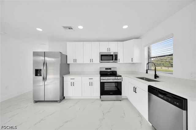 4985 Fairway Ct, Lehigh Acres, FL 33971