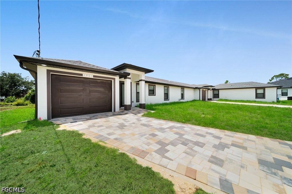4985 Fairway Ct, Lehigh Acres, FL 33971