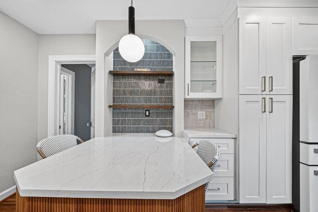 1706 W Main Street, Houston, TX 77098