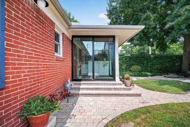 1706 W Main Street, Houston, TX 77098