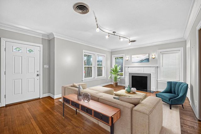 1706 W Main Street, Houston, TX 77098
