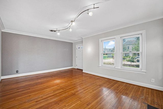 1706 W Main Street, Houston, TX 77098