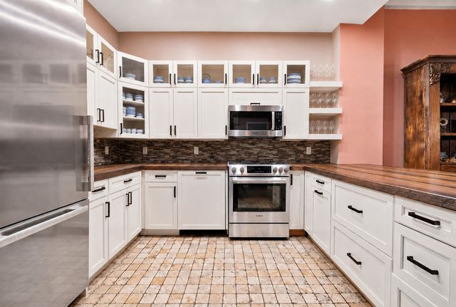 233 W 26th St Apt 1RW, New York City, NY 10001