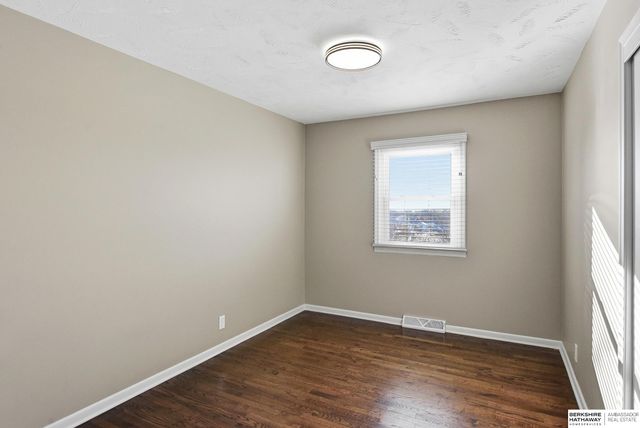 1010 Bellevue Boulevard S, Bellevue, NE 68005