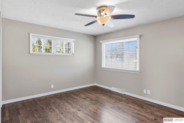 1010 Bellevue Boulevard S, Bellevue, NE 68005