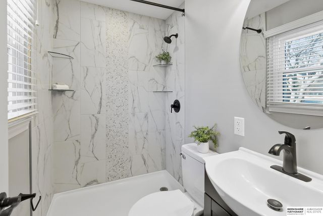 1010 Bellevue Boulevard S, Bellevue, NE 68005