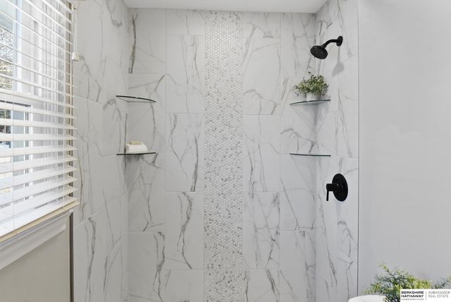 1010 Bellevue Boulevard S, Bellevue, NE 68005