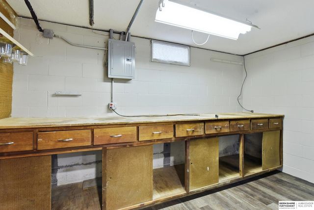 1010 Bellevue Boulevard S, Bellevue, NE 68005