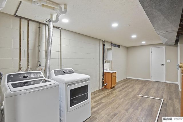 1010 Bellevue Boulevard S, Bellevue, NE 68005