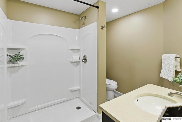 1010 Bellevue Boulevard S, Bellevue, NE 68005