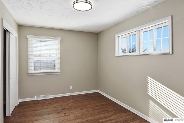 1010 Bellevue Boulevard S, Bellevue, NE 68005