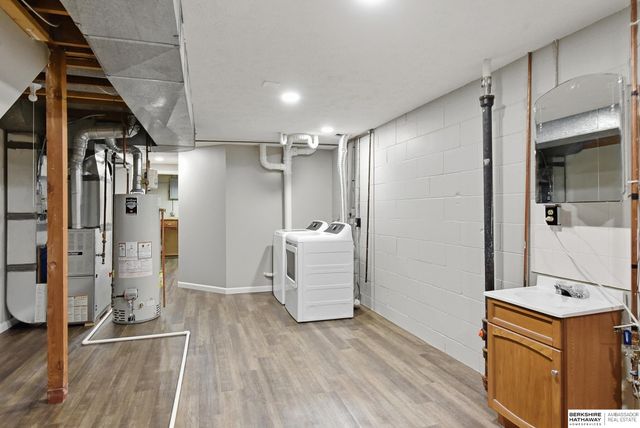 1010 Bellevue Boulevard S, Bellevue, NE 68005