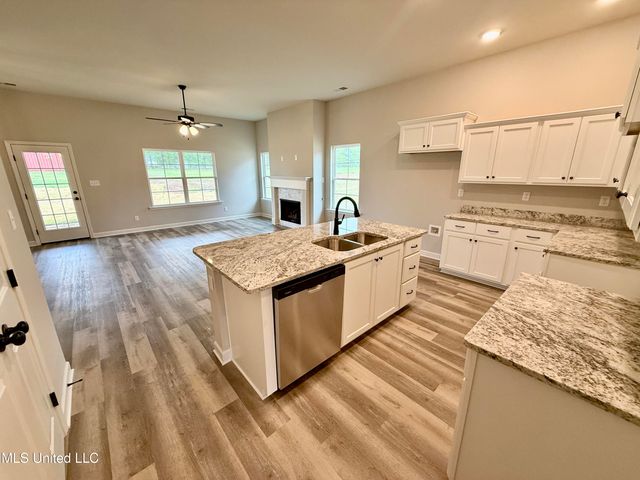 6334 Acorn Way, Walls, MS 38680