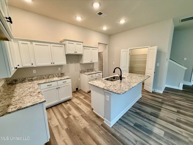 6334 Acorn Way, Walls, MS 38680
